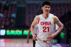 擁有周琦、胡金秋這樣的頂級(jí)內(nèi)線 按理說中國隊(duì)不能在籃板上吃虧