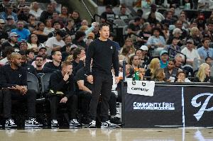 解說：馬刺4連客后能量見底輸球能理解 末節(jié)試死亡五小純純死亡了