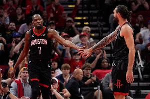 KD：亞當(dāng)斯常青樹(shù)般的生涯令人驚嘆 作為大個(gè)他時(shí)刻都在承受沖擊