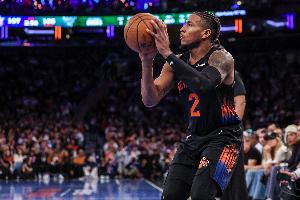 開(kāi)場(chǎng)連中四記三分！麥克布萊德上半場(chǎng)9中5砍下14分4籃板