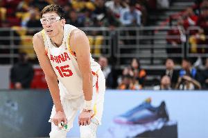 辦法不多！周琦半場(chǎng)2中2拿到6分5板 正負(fù)值-12