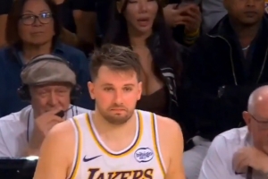 被兇了！換錯(cuò)人被助教及時(shí)制止 東契奇：換誰(shuí)？文森特嗎？我的錯(cuò)