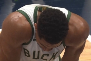 遮天蔽日！字母哥守護(hù)籃筐 騰空暴起大帽庫(kù)利巴利