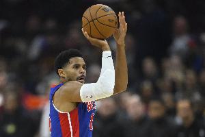 臥底表現(xiàn)！哈里斯&詹金斯半場合計13中1 兩人一共得到2分