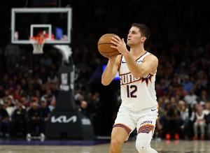 三分命中率42.9%！布克：吉萊斯皮夏天都在刻苦訓(xùn)練 大家看到成果