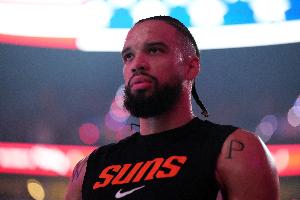 叫我龍哥！狄龍對(duì)陣詹姆斯動(dòng)力十足爆砍33分 正負(fù)值+22全場(chǎng)第一！