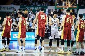 媒體人：中國男籃從頭到尾沒有勝機(jī)可循 CBA開賽他們能調(diào)整狀態(tài)？