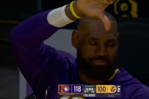 ??節(jié)目效果炸裂！狄龍背打布朗尼被逼走步 替補(bǔ)席詹姆斯比??