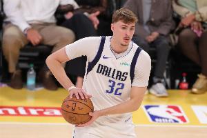 關(guān)鍵時(shí)刻連續(xù)拿分！弗拉格19中10拿下24分8板2助2斷1帽