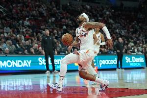 表現(xiàn)不錯(cuò)！古德溫替補(bǔ)10中5&三分7中3拿到13分 另有5助3斷