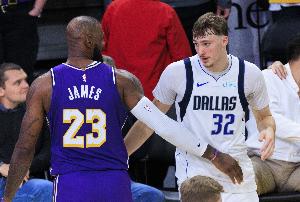 19歲前20+次數(shù)：詹姆斯14次第一 弗拉格7次第二 科比4次第三