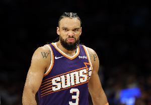 狄龍：詹姆斯10分里夫斯12分（實(shí)際16分） 我們的防守聯(lián)盟前五