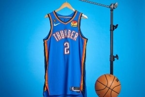 極具收藏價(jià)值！亞歷山大揭幕戰(zhàn)GU球衣剛開(kāi)拍就8500刀了 15號(hào)截止