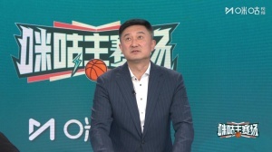 胡明軒有空位不出手？杜鋒打趣：太久沒跟周琦打球 得把球給琦哥