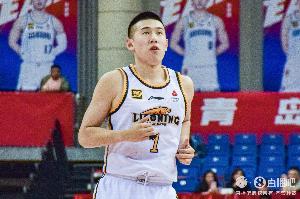 差強人意！付豪首發(fā)26分鐘 8中3&三分2中0拿到10分7板2斷