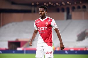 充電兩小時(shí)，通話五分鐘??每體：法蒂在周二訓(xùn)練結(jié)束時(shí)腿筋受傷