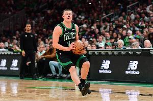 要崩？尼克斯連續(xù)失誤被凱爾特人打反擊 后者再打一波7-0