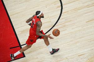 狀態(tài)一般！英格拉姆半場10中4&三分3中1拿到11分3板 正負值-11