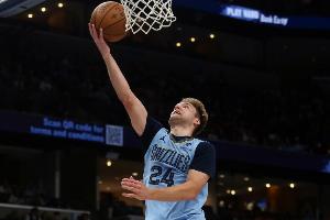 迅捷如風(fēng)！卡姆·斯潘塞變向直接過掉防守輕松上籃