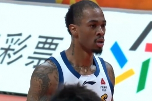 這外援真不錯(cuò)！塔克13中5&10罰10中砍下22分7板4助 正負(fù)值+22