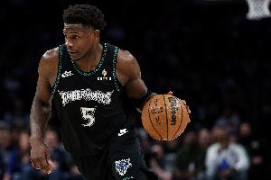 凌波微步！愛德華茲沖擊內(nèi)線 歐洲步連續(xù)過人上籃得手