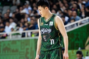 穩(wěn)定發(fā)揮難救主！趙柏清8中6&三分4中2拿16分6板2助 拼4前場板