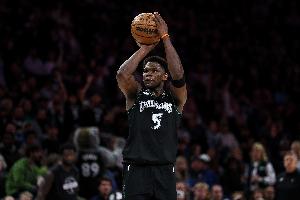 中規(guī)中矩！愛德華茲半場11中4 得到10分2籃板&出現(xiàn)2次失誤