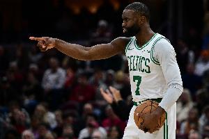 次節(jié)狂轟18分！杰倫·布朗半場14中9砍下22分2助1斷