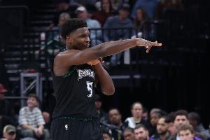 手很硬！愛德華茲加長三分一箭穿心 幫助球隊扳平比分