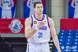 還是那么猛！大衛(wèi)·詹姆斯半場12中6轟16分6板1助 半場壓哨三分