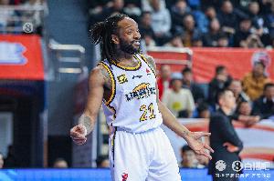 外線沒譜！遼寧半場全隊三分10中2 命中率僅有20%