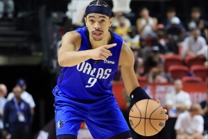 小內(nèi)姆哈德本季首發(fā)時場均17分7.5助&三分命中率66.7% 球隊3勝1負(fù)