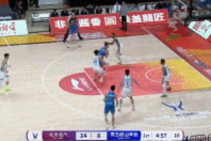 黃雀在后！紀卓積極追防 起飛大帽扇飛范子銘上籃