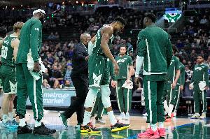 東部第10！字母哥開場3分鐘傷退 這會是他在雄鹿生涯最后一戰(zhàn)嗎？