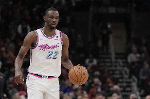 今天有點(diǎn)鐵！維金斯半場(chǎng)6中1&三分1中0僅得2分 另有3板4助1斷