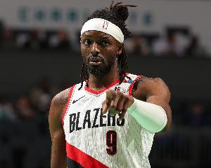 多余了！格蘭特三分已經(jīng)出手 拖布還上去打手送加罰