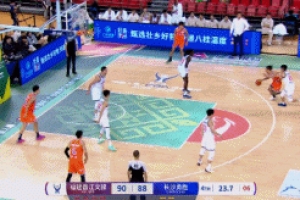 關(guān)鍵時(shí)刻不手軟！特萊斯在平分后連續(xù)兩次單打跳投命中