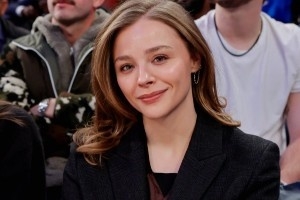 ??童顏女神“超殺女”驚艷麥迪遜 五官精致身材高挑的古典美