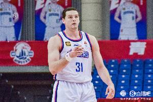 不理想！大衛(wèi)·詹姆斯14投5中拿到14分8板 正負(fù)值-16