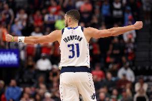 被莫蘭特刺激了？ 對(duì)陣灰熊至今 克萊場(chǎng)均砍下17分&4.6個(gè)三分