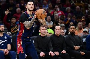 鐵出天際！朗佐·鮑爾9投1中&三分8中1 得到3分7籃板2助攻2搶斷