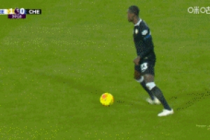 得注意?。“Ｋ固赝砗筇叩构诺旅傻律?，被出示黃牌