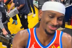 大將之風(fēng)！SGA笑對勇士球迷的面嘲 并給球迷玩具簽名