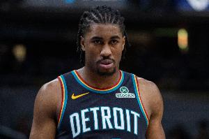 15分6板！比克斯塔夫：艾維正朝著正確方向進步 打得越來越自如了