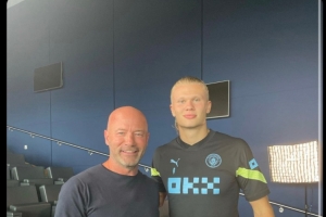 哈蘭德社媒曬同阿蘭·希勒合影：感謝3年前的建議，它很管用??