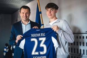 圖片報：拜仁、皇馬、曼聯(lián)等隊都在關(guān)注德國16歲的新星艾?；舳? >
                                        </div>
                                    </div>
                                                                        <div   id=