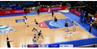 歪打正著！奧利弗強投超遠(yuǎn)三分三不沾 趙森籃下接球壓哨補籃打中