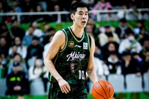 郭昊文談改打1號位：面對大多數(shù)同位置外援比較困難 著重串聯(lián)球隊