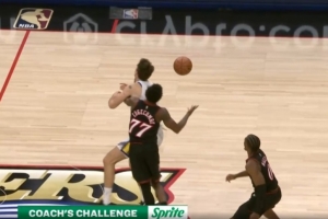 關(guān)鍵??！勇士邊線球發(fā)給波斯特&埃奇庫(kù)姆犯規(guī) 76人挑戰(zhàn)但失敗