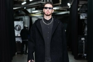 場下即秀場??！申京英倫風(fēng)穿搭型男范兒 這波OOTD拿捏了